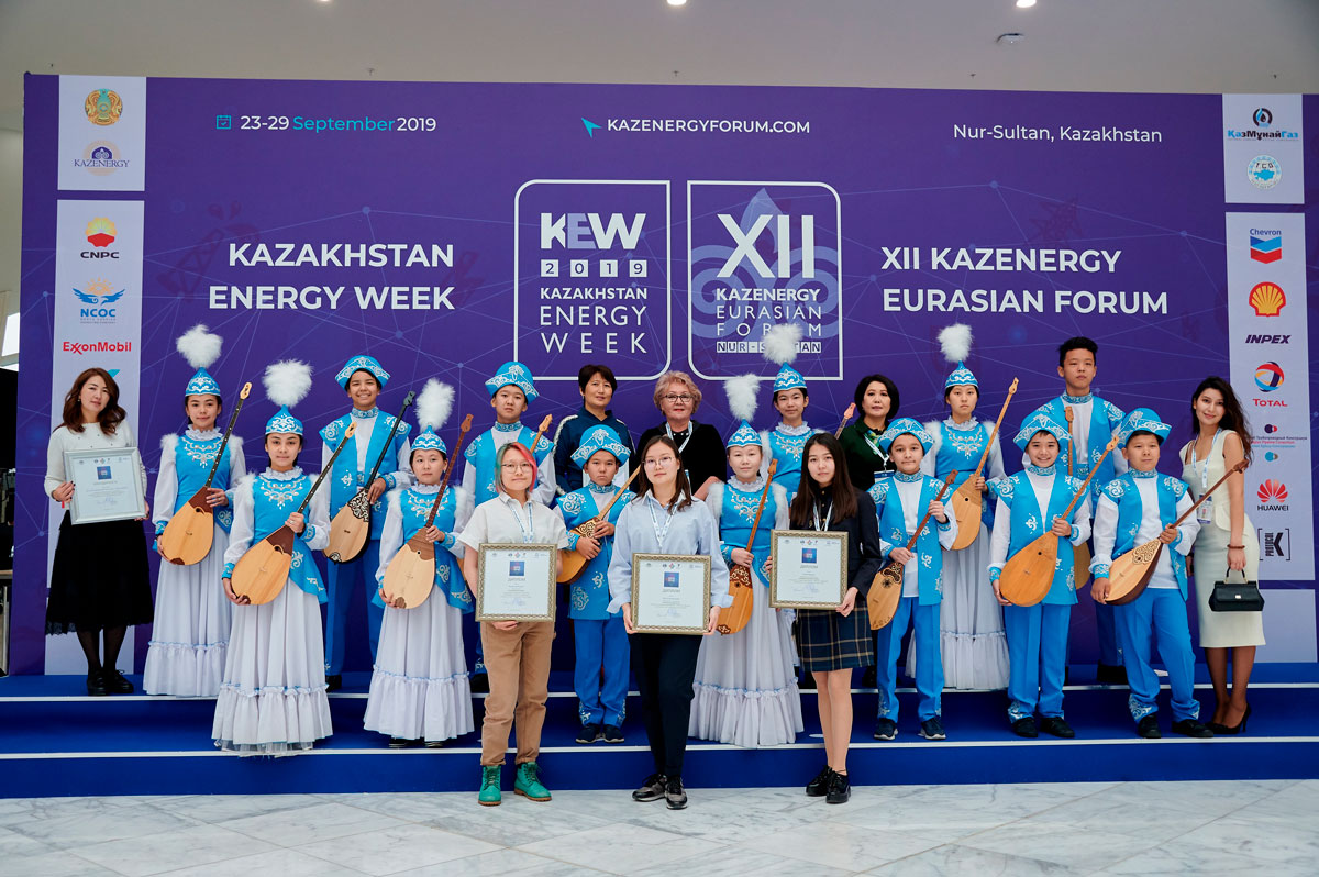 Талантливая молодежь покорила столицу картинами, посвященными 120-летию казахстанской нефти — фото 5