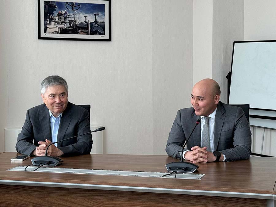 Председатель Ассоциации KAZENERGY представил коллективу нового генерального директора. Им стал Жандос Нурмаганбетов. — фото 2