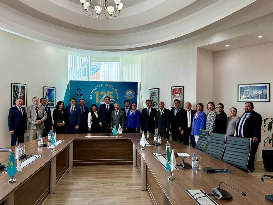 По представлению KAZENERGY в честь 125-летия казахстанской нефти представители членов Ассоциации, внесшие значительный вклад в развитие нефтегазовой отрасли страны, были награждены в Акорде государственными наградами. — фото 1
