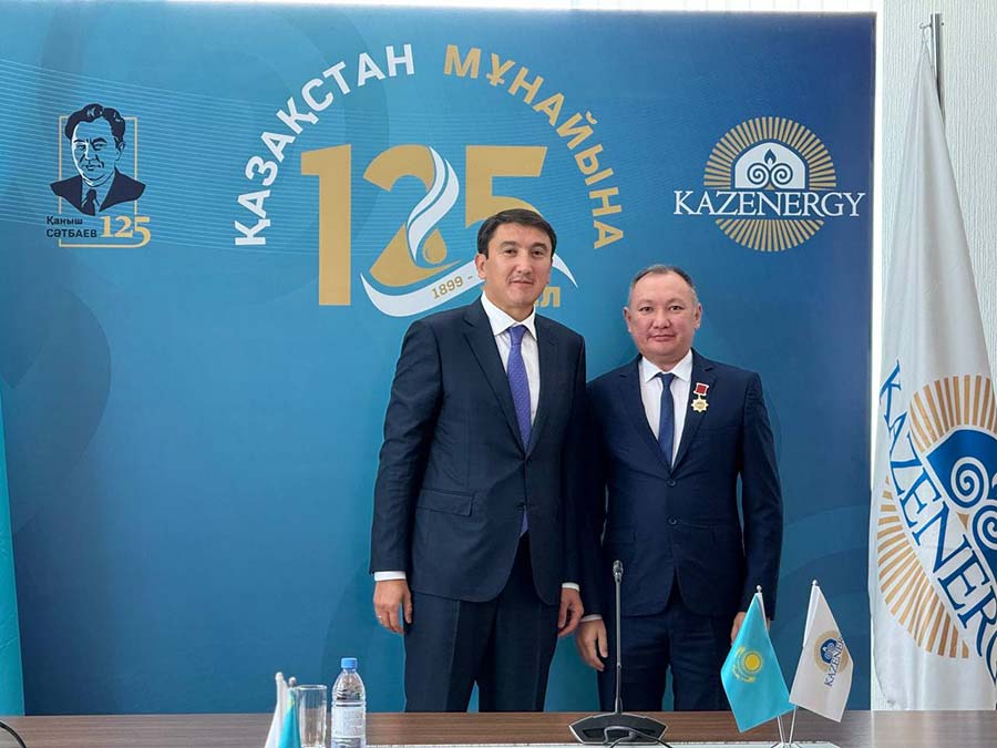 По представлению KAZENERGY в честь 125-летия казахстанской нефти представители членов Ассоциации, внесшие значительный вклад в развитие нефтегазовой отрасли страны, были награждены в Акорде государственными наградами. — фото 12